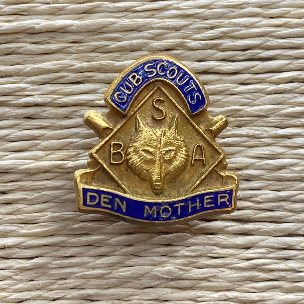 Vintage cub scouts den mother pin brooch